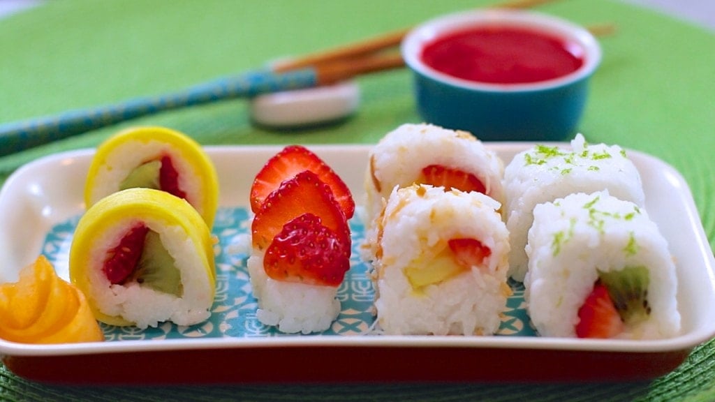 Impress Guests with Fun Fruit Sushi: Easy & Versatile Dessert